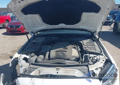 2016 Mercedes-Benz C 300 4Matic из США, поврежденный, VIN WDDWF4KB2GR136009